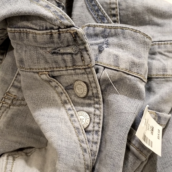 Aeropostale Light Wash Overall Denim. - Picture 6 of 7
